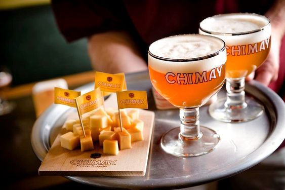 Phô mai thầy tu là một trong những món pairing food truyền thống dùng kèm khi thưởng thức bia Bỉ.