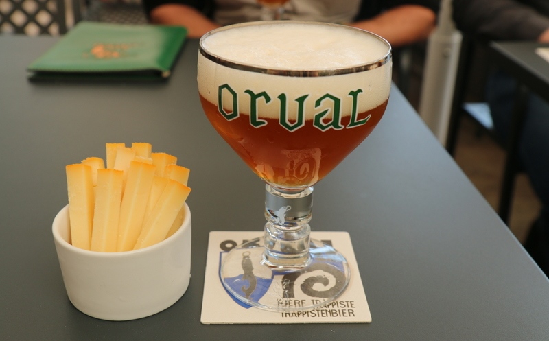  Phô mai Bỉ - Một trong những món ăn truyền thống được yêu chuộng hàng đầu dùng kèm với bia Bỉ.